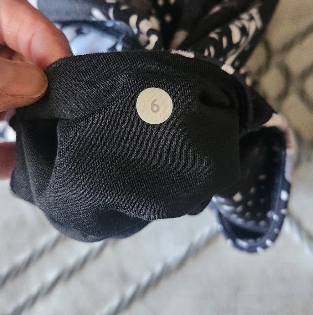 Lululemon High Times Leggings High Rise Color Block Size 6 - Picture 6 of 6